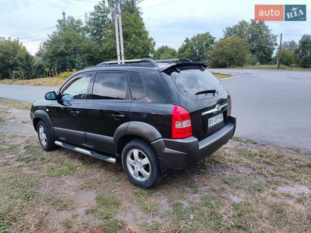 Черный Хендай Туксон, объемом двигателя 1.99 л и пробегом 250 тыс. км за 6650 $, фото 3 на Automoto.ua