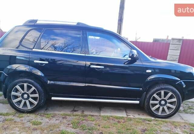 Черный Хендай Туксон, объемом двигателя 2 л и пробегом 208 тыс. км за 6950 $, фото 54 на Automoto.ua