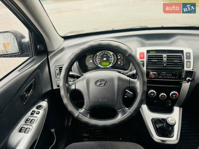 Черный Хендай Туксон, объемом двигателя 1.98 л и пробегом 252 тыс. км за 7300 $, фото 22 на Automoto.ua