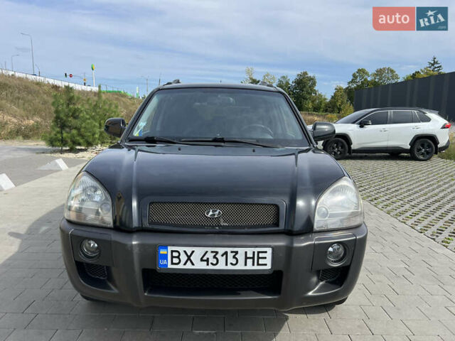 Чорний Хендай Туксон, об'ємом двигуна 2 л та пробігом 255 тис. км за 6900 $, фото 3 на Automoto.ua