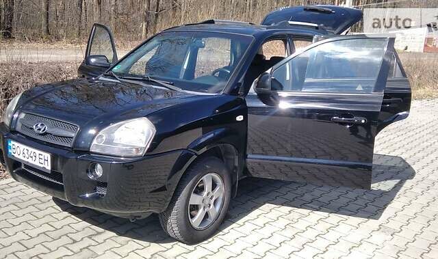 Черный Хендай Туксон, объемом двигателя 2 л и пробегом 210 тыс. км за 7000 $, фото 2 на Automoto.ua