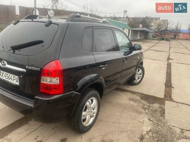 Черный Хендай Туксон, объемом двигателя 2 л и пробегом 190 тыс. км за 7500 $, фото 3 на Automoto.ua