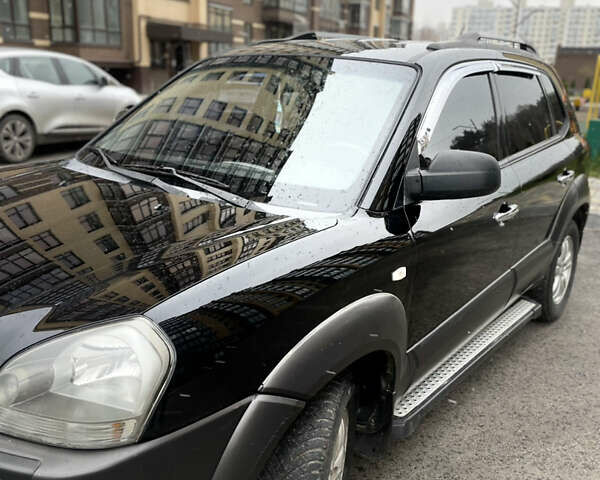 Чорний Хендай Туксон, об'ємом двигуна 1.98 л та пробігом 225 тис. км за 6600 $, фото 3 на Automoto.ua