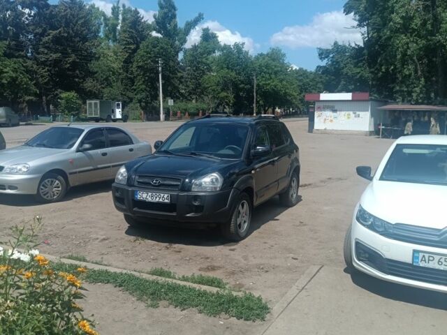 Чорний Хендай Туксон, об'ємом двигуна 2 л та пробігом 280 тис. км за 4127 $, фото 8 на Automoto.ua