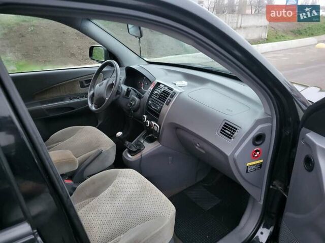 Чорний Хендай Туксон, об'ємом двигуна 2 л та пробігом 180 тис. км за 4500 $, фото 9 на Automoto.ua
