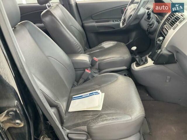 Чорний Хендай Туксон, об'ємом двигуна 1.98 л та пробігом 187 тис. км за 7500 $, фото 3 на Automoto.ua