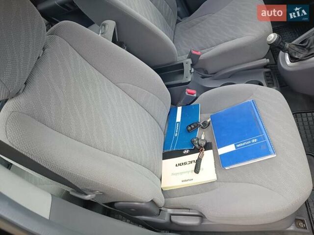 Черный Хендай Туксон, объемом двигателя 1.98 л и пробегом 192 тыс. км за 6900 $, фото 16 на Automoto.ua