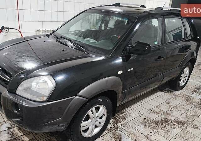 Черный Хендай Туксон, объемом двигателя 2 л и пробегом 284 тыс. км за 4700 $, фото 18 на Automoto.ua