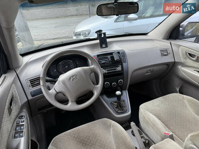 Черный Хендай Туксон, объемом двигателя 2 л и пробегом 211 тыс. км за 4444 $, фото 12 на Automoto.ua