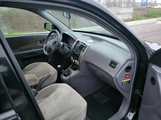 Черный Хендай Туксон, объемом двигателя 2 л и пробегом 180 тыс. км за 4500 $, фото 13 на Automoto.ua