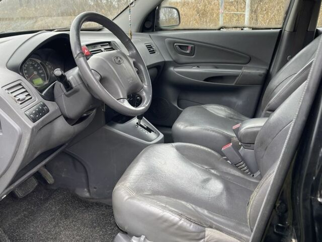 Чорний Хендай Туксон, об'ємом двигуна 2 л та пробігом 320 тис. км за 3000 $, фото 6 на Automoto.ua