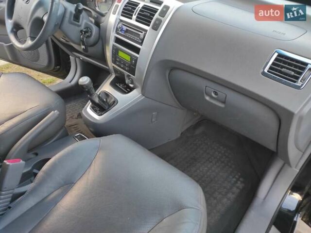 Черный Хендай Туксон, объемом двигателя 2 л и пробегом 208 тыс. км за 6950 $, фото 26 на Automoto.ua