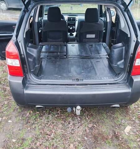 Черный Хендай Туксон, объемом двигателя 2 л и пробегом 284 тыс. км за 4700 $, фото 9 на Automoto.ua