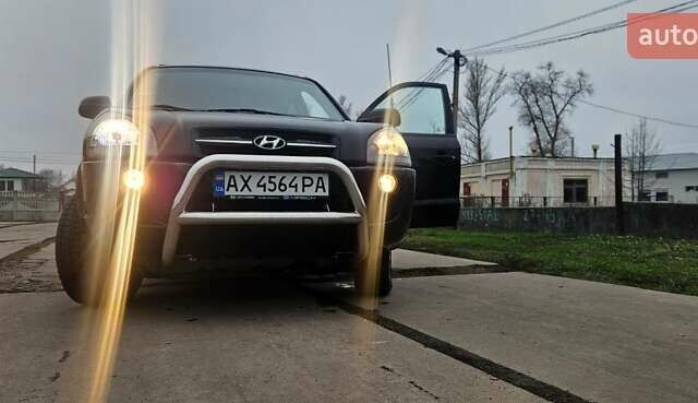 Черный Хендай Туксон, объемом двигателя 2 л и пробегом 190 тыс. км за 7500 $, фото 20 на Automoto.ua