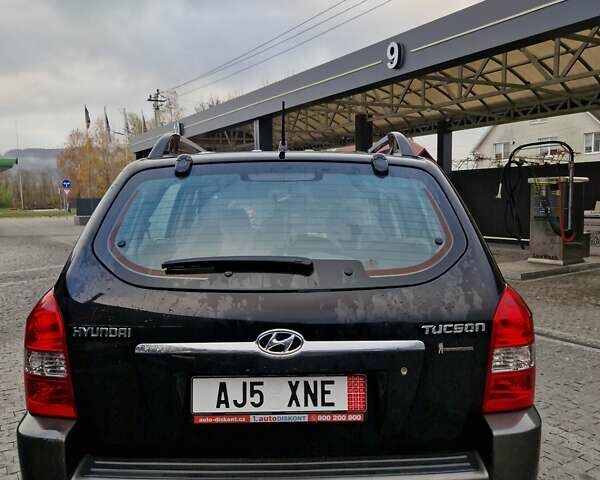 Черный Хендай Туксон, объемом двигателя 0 л и пробегом 165 тыс. км за 5800 $, фото 8 на Automoto.ua