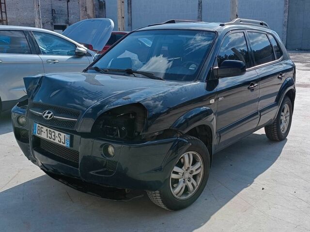 Черный Хендай Туксон, объемом двигателя 2 л и пробегом 240 тыс. км за 5000 $, фото 4 на Automoto.ua