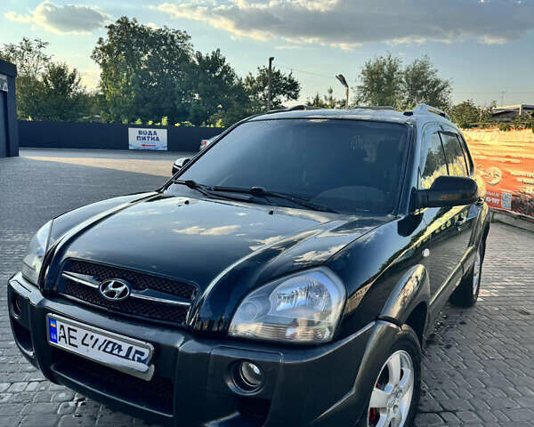 Черный Хендай Туксон, объемом двигателя 1.98 л и пробегом 217 тыс. км за 8300 $, фото 3 на Automoto.ua