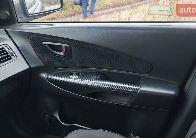 Черный Хендай Туксон, объемом двигателя 2 л и пробегом 284 тыс. км за 4700 $, фото 8 на Automoto.ua