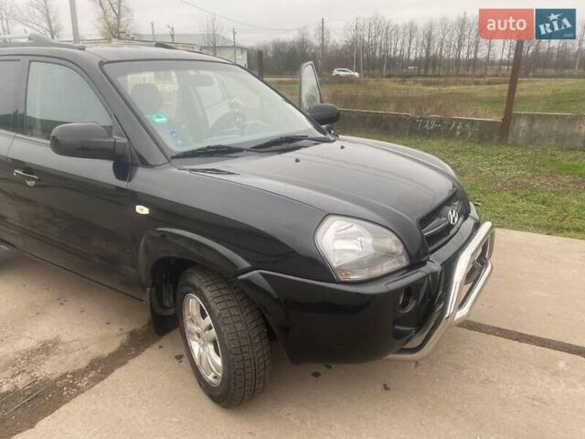 Черный Хендай Туксон, объемом двигателя 2 л и пробегом 190 тыс. км за 7500 $, фото 6 на Automoto.ua