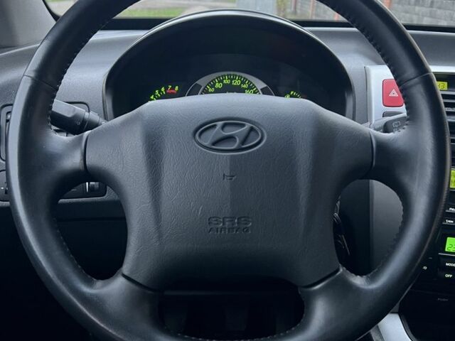 Черный Хендай Туксон, объемом двигателя 2 л и пробегом 220 тыс. км за 7200 $, фото 20 на Automoto.ua