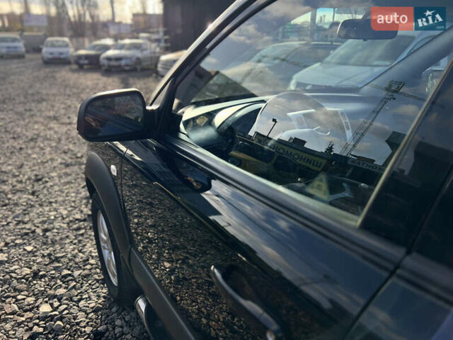 Черный Хендай Туксон, объемом двигателя 1.98 л и пробегом 191 тыс. км за 8300 $, фото 32 на Automoto.ua