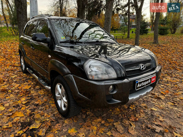 Черный Хендай Туксон, объемом двигателя 2 л и пробегом 210 тыс. км за 7990 $, фото 3 на Automoto.ua