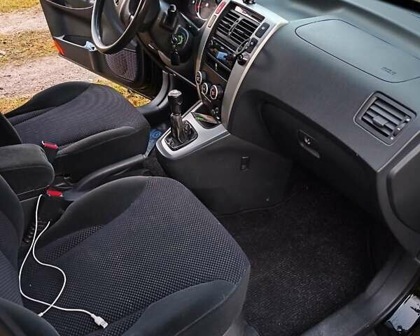 Чорний Хендай Туксон, об'ємом двигуна 2 л та пробігом 271 тис. км за 6599 $, фото 10 на Automoto.ua