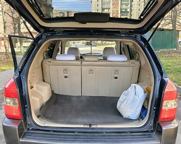 Черный Хендай Туксон, объемом двигателя 1.98 л и пробегом 256 тыс. км за 8000 $, фото 9 на Automoto.ua