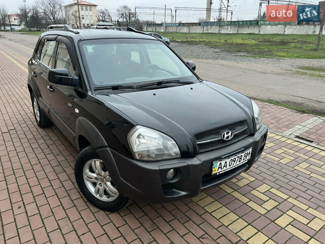 Черный Хендай Туксон, объемом двигателя 1.98 л и пробегом 227 тыс. км за 6900 $, фото 2 на Automoto.ua