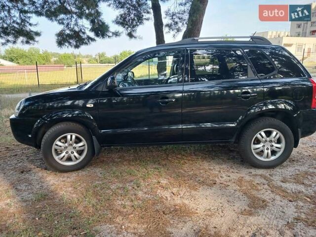 Черный Хендай Туксон, объемом двигателя 1.98 л и пробегом 279 тыс. км за 7800 $, фото 1 на Automoto.ua