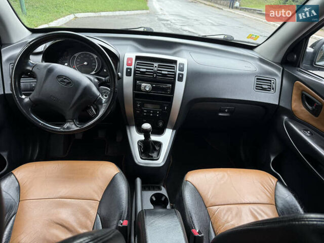 Черный Хендай Туксон, объемом двигателя 2 л и пробегом 209 тыс. км за 7800 $, фото 18 на Automoto.ua