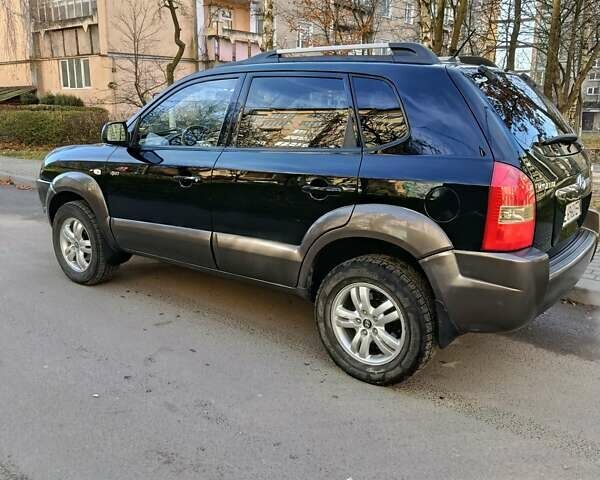 Черный Хендай Туксон, объемом двигателя 1.98 л и пробегом 256 тыс. км за 8000 $, фото 7 на Automoto.ua