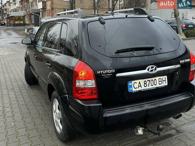 Черный Хендай Туксон, объемом двигателя 2 л и пробегом 242 тыс. км за 6999 $, фото 4 на Automoto.ua