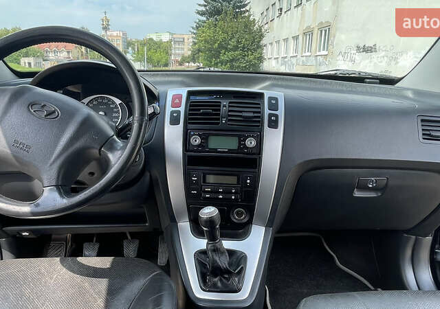 Черный Хендай Туксон, объемом двигателя 2 л и пробегом 236 тыс. км за 6950 $, фото 11 на Automoto.ua