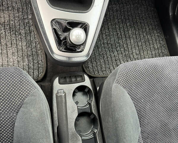 Черный Хендай Туксон, объемом двигателя 2 л и пробегом 201 тыс. км за 7750 $, фото 40 на Automoto.ua