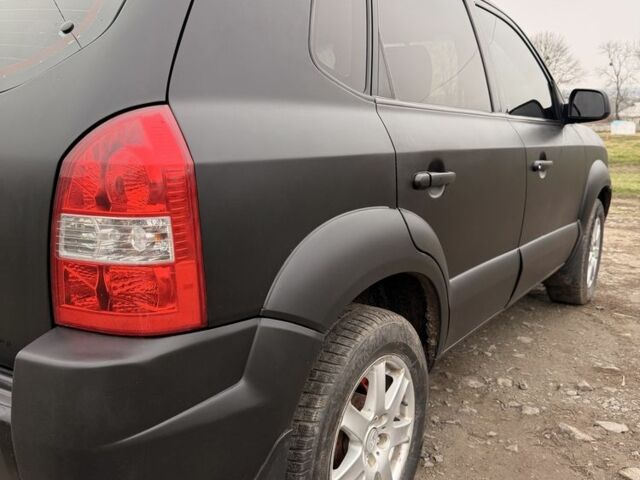 Чорний Хендай Туксон, об'ємом двигуна 0 л та пробігом 320 тис. км за 6100 $, фото 2 на Automoto.ua