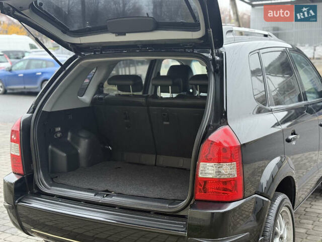 Черный Хендай Туксон, объемом двигателя 1.98 л и пробегом 231 тыс. км за 7750 $, фото 13 на Automoto.ua
