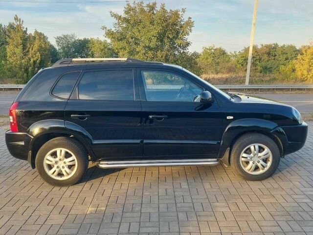 Чорний Хендай Туксон, об'ємом двигуна 2 л та пробігом 228 тис. км за 7800 $, фото 2 на Automoto.ua