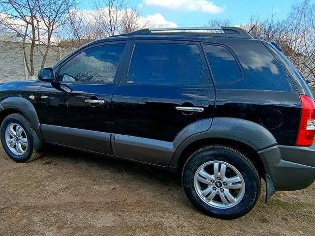 Чорний Хендай Туксон, об'ємом двигуна 2 л та пробігом 170 тис. км за 8500 $, фото 3 на Automoto.ua
