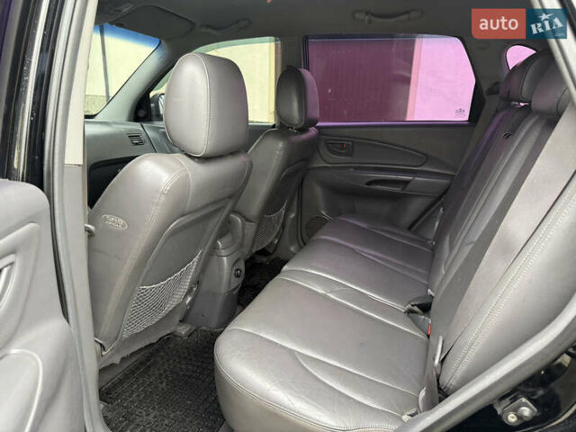 Черный Хендай Туксон, объемом двигателя 1.98 л и пробегом 250 тыс. км за 7150 $, фото 12 на Automoto.ua