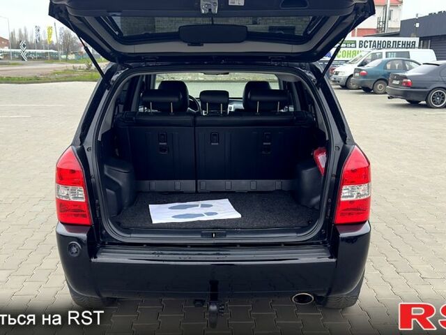 Черный Хендай Туксон, объемом двигателя 2 л и пробегом 200 тыс. км за 7800 $, фото 11 на Automoto.ua