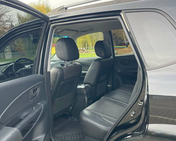 Черный Хендай Туксон, объемом двигателя 1.98 л и пробегом 170 тыс. км за 7750 $, фото 6 на Automoto.ua