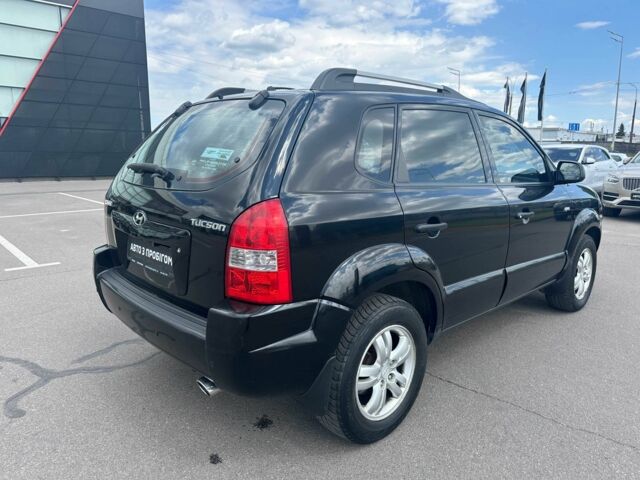 Чорний Хендай Туксон, об'ємом двигуна 2 л та пробігом 306 тис. км за 6900 $, фото 5 на Automoto.ua