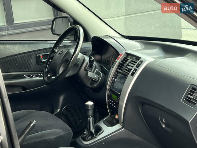 Хендай Туксон 2006 у Тернополі на Automoto.ua Чорний Хендай Туксон, об'ємом двигуна 2 л та пробігом 240 тис. км за 6699 $, фото 40 на Automoto.ua