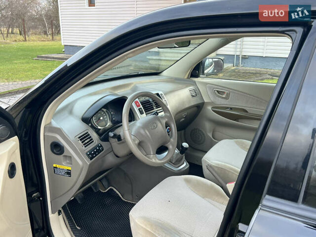 Чорний Хендай Туксон, об'ємом двигуна 1.98 л та пробігом 185 тис. км за 6850 $, фото 15 на Automoto.ua
