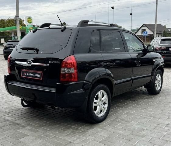 Черный Хендай Туксон, объемом двигателя 2 л и пробегом 163 тыс. км за 8400 $, фото 3 на Automoto.ua