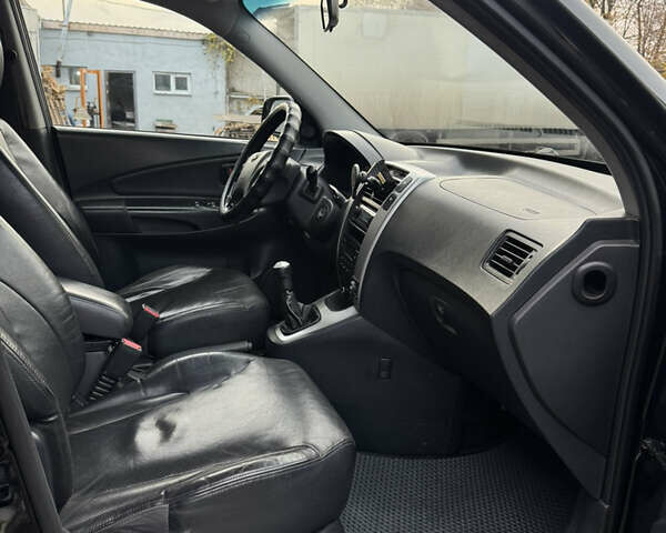 Черный Хендай Туксон, объемом двигателя 1.98 л и пробегом 198 тыс. км за 7500 $, фото 15 на Automoto.ua