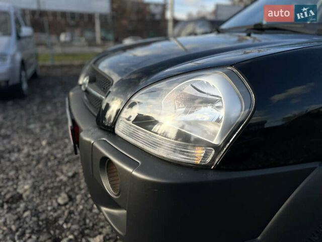 Черный Хендай Туксон, объемом двигателя 1.98 л и пробегом 191 тыс. км за 8300 $, фото 26 на Automoto.ua