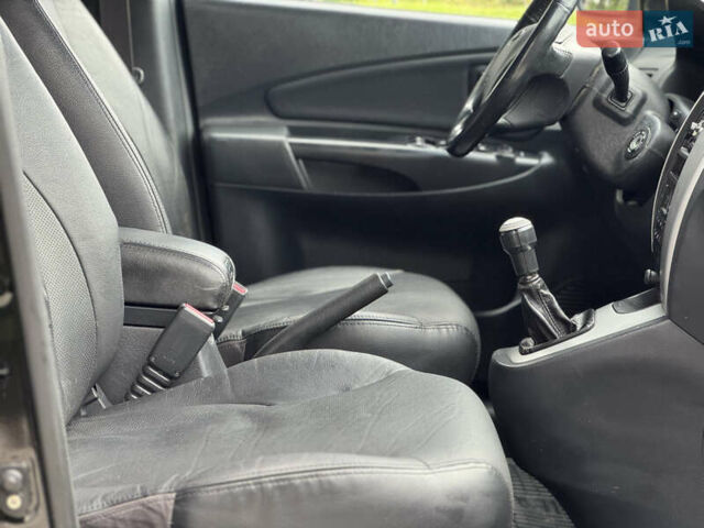 Черный Хендай Туксон, объемом двигателя 2 л и пробегом 187 тыс. км за 7550 $, фото 26 на Automoto.ua
