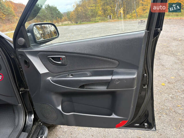 Хендай Туксон 2006 у Тернополі на Automoto.ua Чорний Хендай Туксон, об'ємом двигуна 1.99 л та пробігом 240 тис. км за 7600 $, фото 30 на Automoto.ua